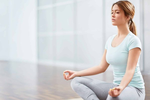 Comment les basketteurs peuvent-ils utiliser les techniques de relaxation progressive pour réduire le stress avant les matchs ?